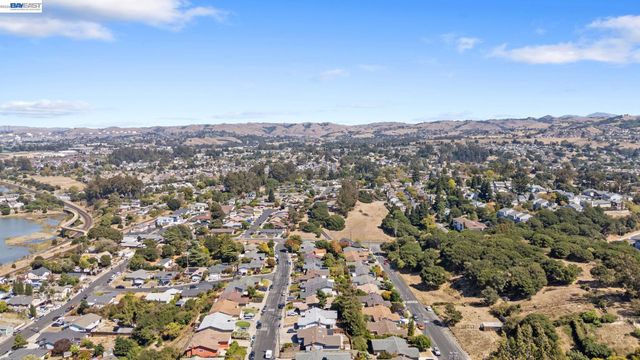 1201 Belfair Dr, Pinole, CA 94564