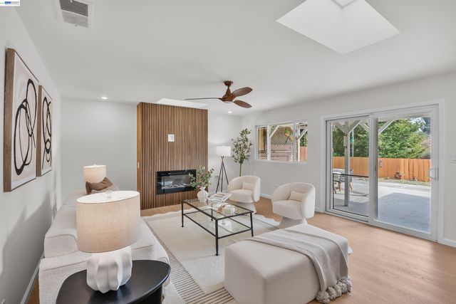 1201 Belfair Dr, Pinole, CA 94564