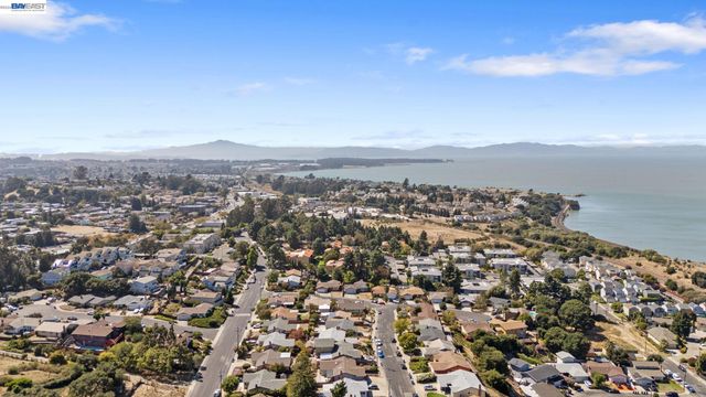 1201 Belfair Dr, Pinole, CA 94564