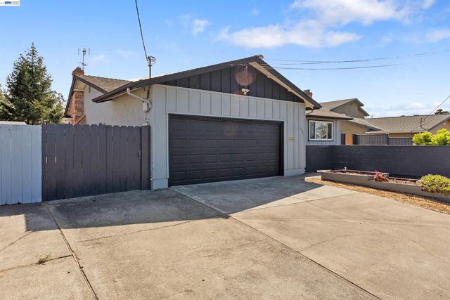 1201 Belfair Dr, Pinole, CA 94564