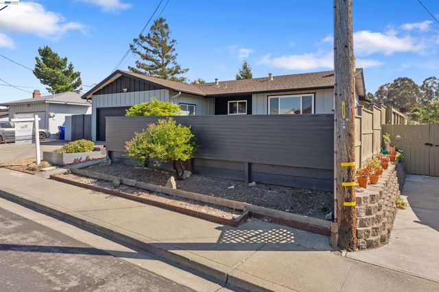 1201 Belfair Dr, Pinole, CA 94564