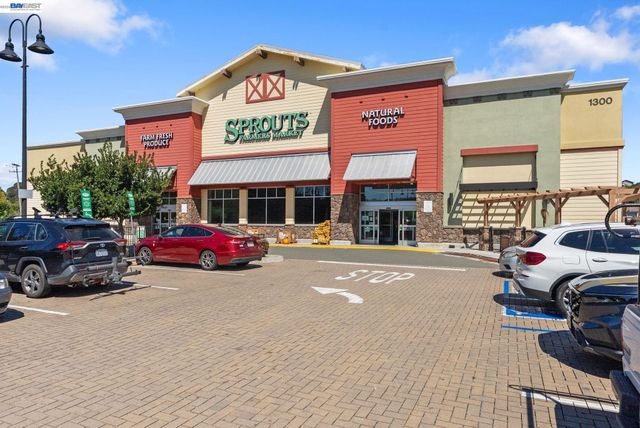 1201 Belfair Dr, Pinole, CA 94564
