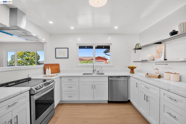 1201 Belfair Dr, Pinole, CA 94564