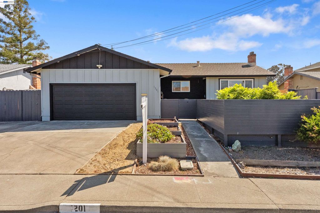 1201 Belfair Dr, Pinole, CA 94564