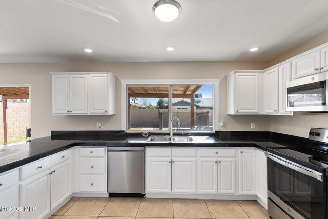 4569 W SHAW BUTTE Drive, Glendale, AZ 85304