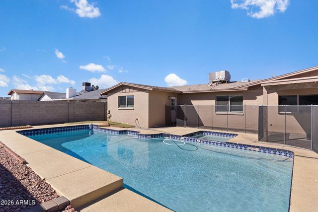 4569 W SHAW BUTTE Drive, Glendale, AZ 85304