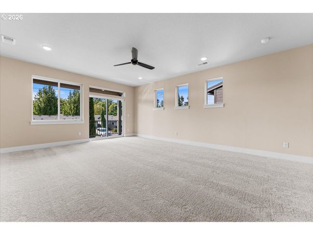 13144 SEASONS Ln, Oregon City, OR 97045