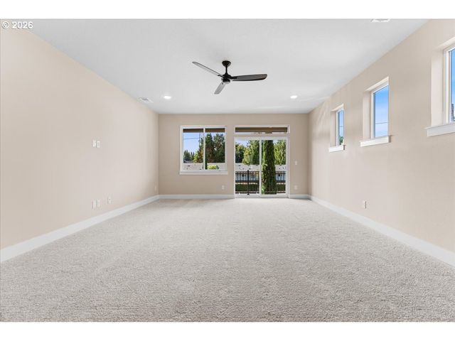 13144 SEASONS Ln, Oregon City, OR 97045
