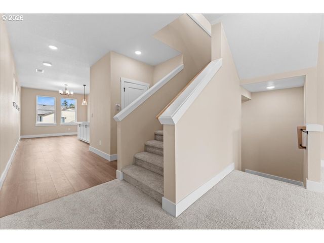 13144 SEASONS Ln, Oregon City, OR 97045