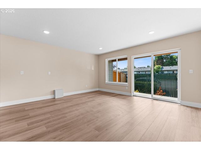 13144 SEASONS Ln, Oregon City, OR 97045