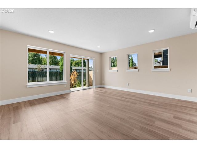 13144 SEASONS Ln, Oregon City, OR 97045