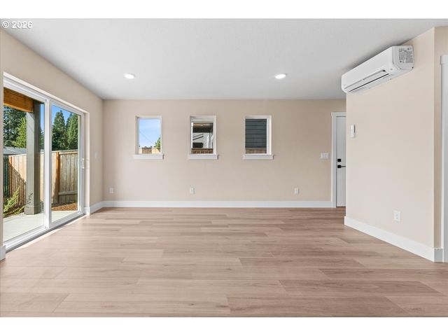 13144 SEASONS Ln, Oregon City, OR 97045