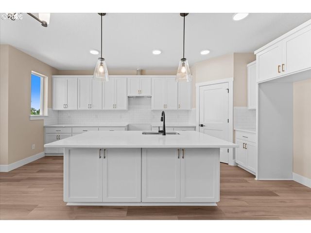 13144 SEASONS Ln, Oregon City, OR 97045