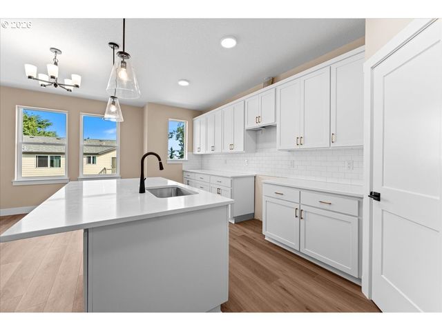 13144 SEASONS Ln, Oregon City, OR 97045