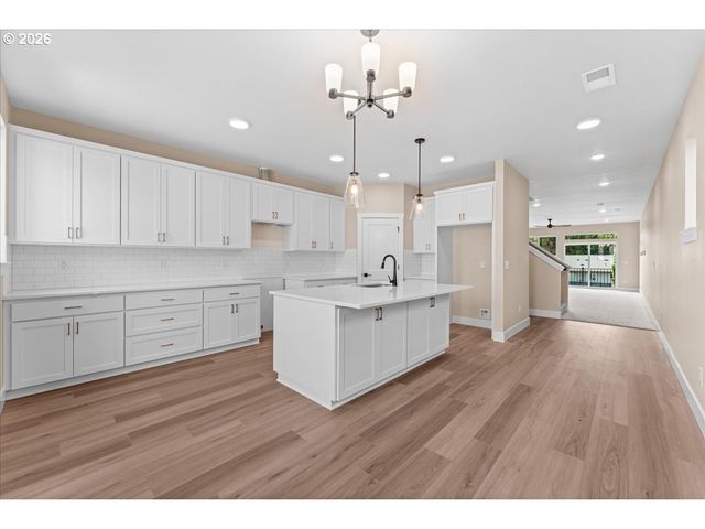 13144 SEASONS Ln, Oregon City, OR 97045