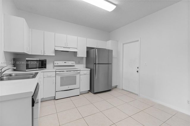 3818 San Simeon Cir, Weston, FL 33331