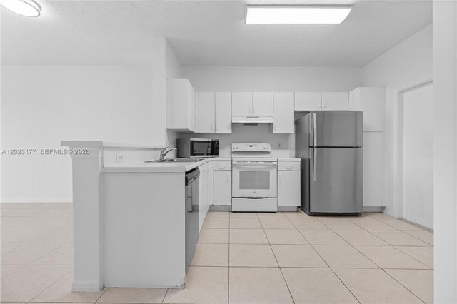 3818 San Simeon Cir, Weston, FL 33331