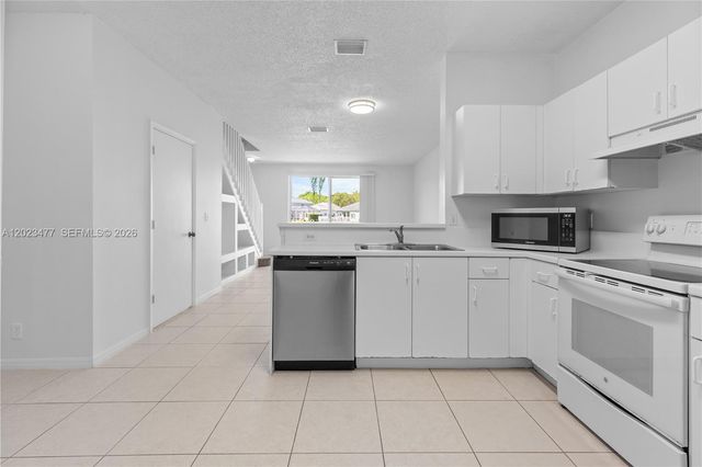 3818 San Simeon Cir, Weston, FL 33331