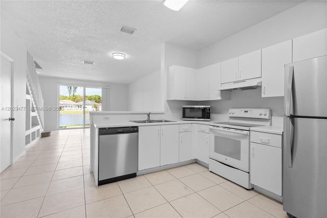 3818 San Simeon Cir, Weston, FL 33331