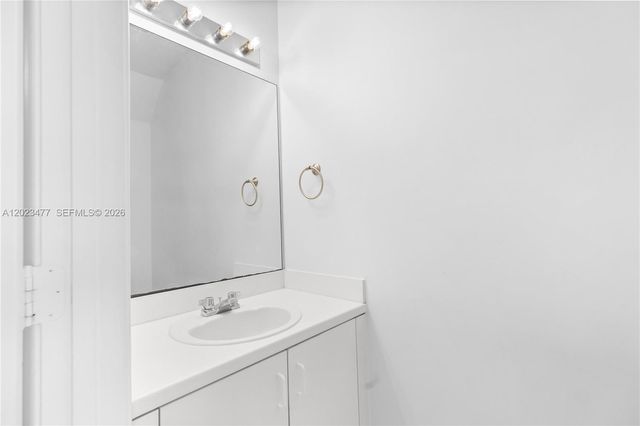 3818 San Simeon Cir, Weston, FL 33331