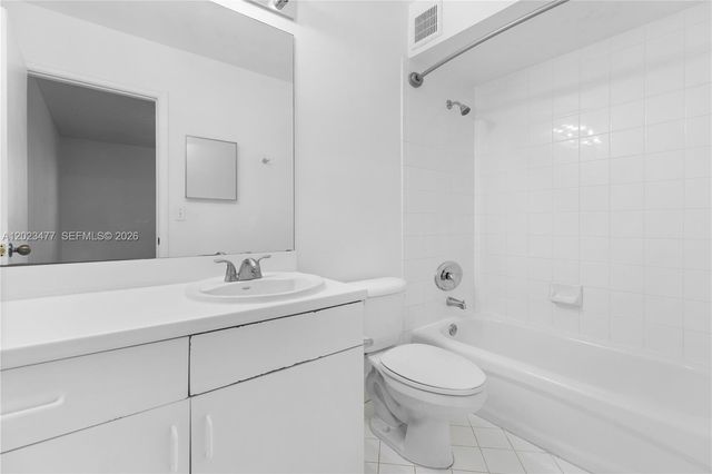 3818 San Simeon Cir, Weston, FL 33331