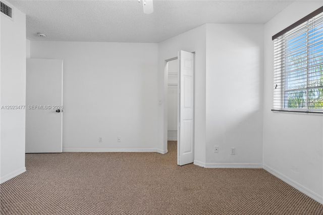 3818 San Simeon Cir, Weston, FL 33331