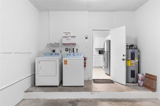 3818 San Simeon Cir, Weston, FL 33331