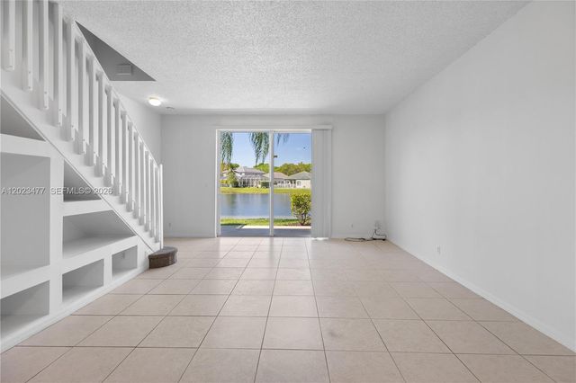 3818 San Simeon Cir, Weston, FL 33331