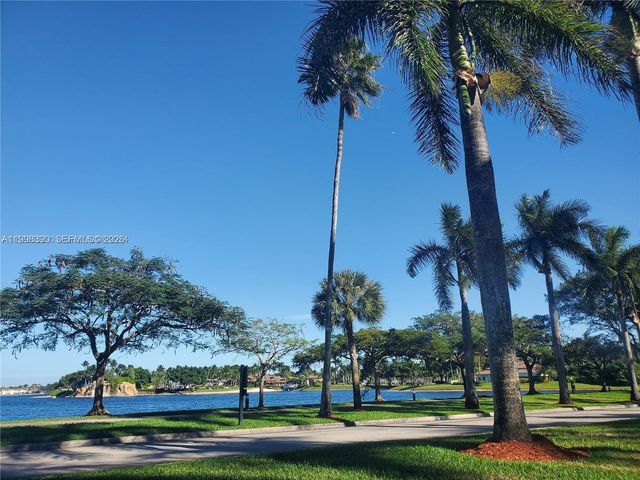 6814 NW 107th Pl 0, Doral, FL 33178