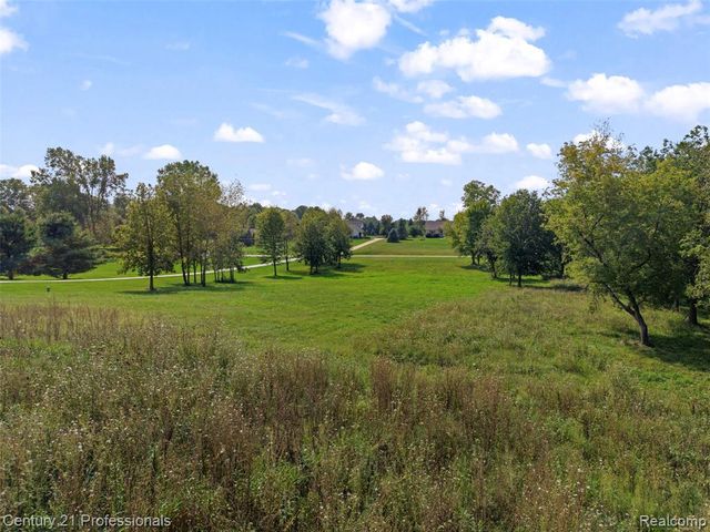 1920 Deer Run Lane, Leonard, MI 48367
