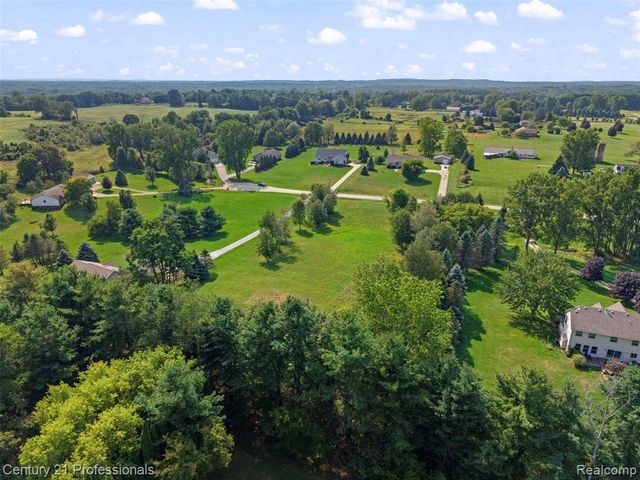 1920 Deer Run Lane, Leonard, MI 48367