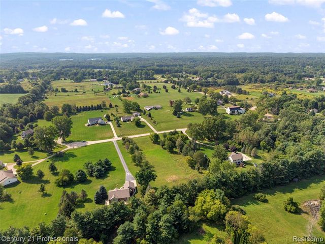 1920 Deer Run Lane, Leonard, MI 48367