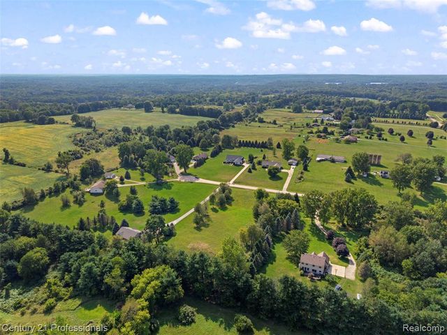 1920 Deer Run Lane, Leonard, MI 48367