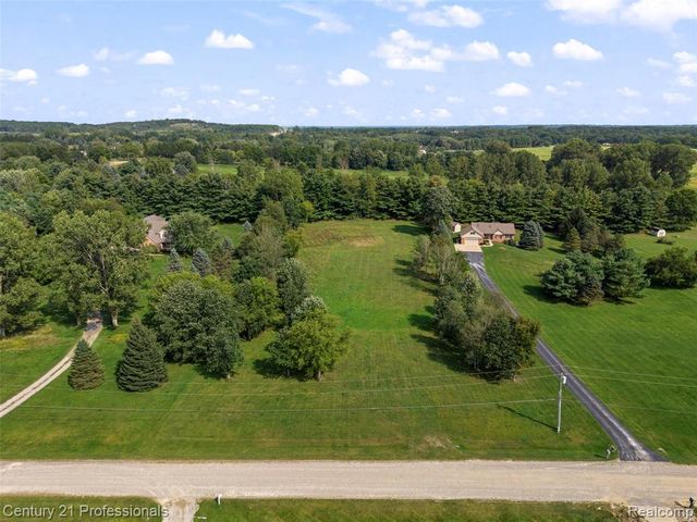 1920 Deer Run Lane, Leonard, MI 48367