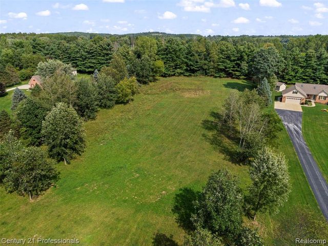 1920 Deer Run Lane, Leonard, MI 48367