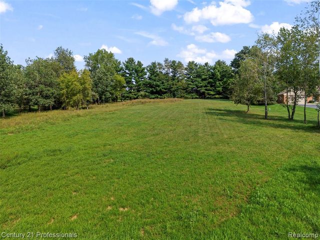 1920 Deer Run Lane, Leonard, MI 48367