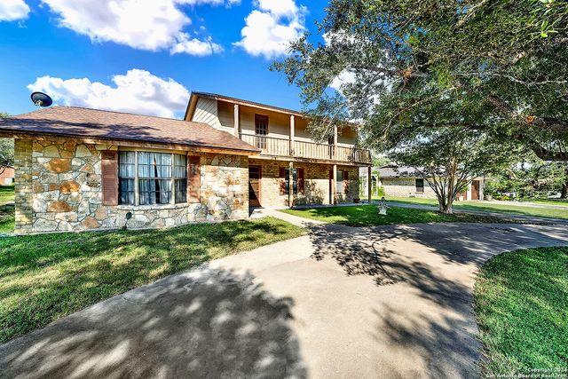 603 N Rachel St, Falls City, TX 78113