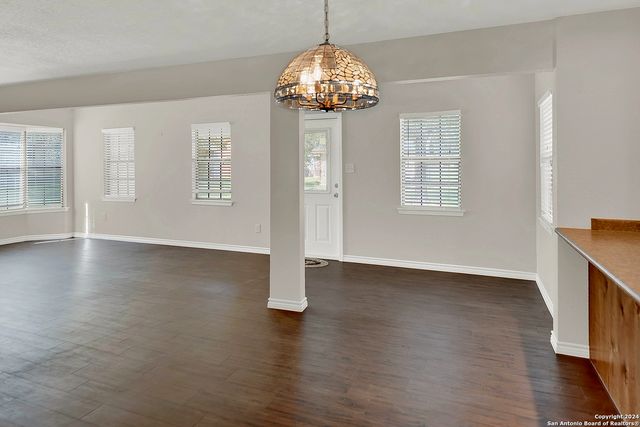 603 N Rachel St, Falls City, TX 78113