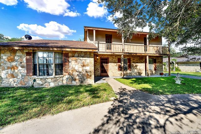 603 N Rachel St, Falls City, TX 78113