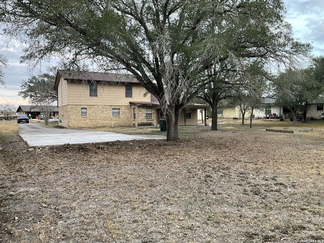 603 N Rachel St, Falls City, TX 78113