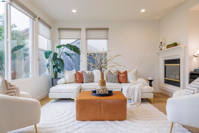 2849 Chocolate St, Pleasanton, CA 94588