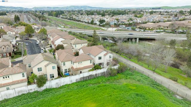 2849 Chocolate St, Pleasanton, CA 94588