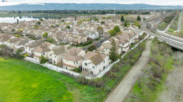 2849 Chocolate St, Pleasanton, CA 94588