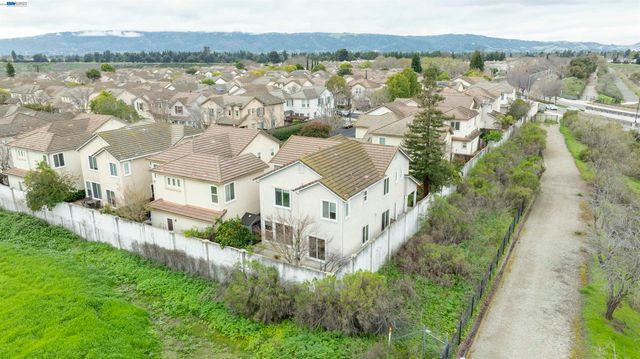 2849 Chocolate St, Pleasanton, CA 94588