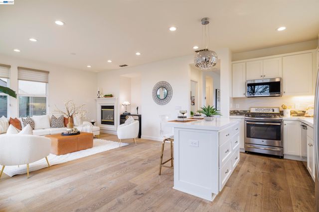 2849 Chocolate St, Pleasanton, CA 94588