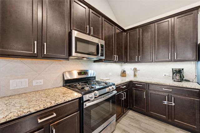 616 Chippewa Way, Aubrey, TX 76227