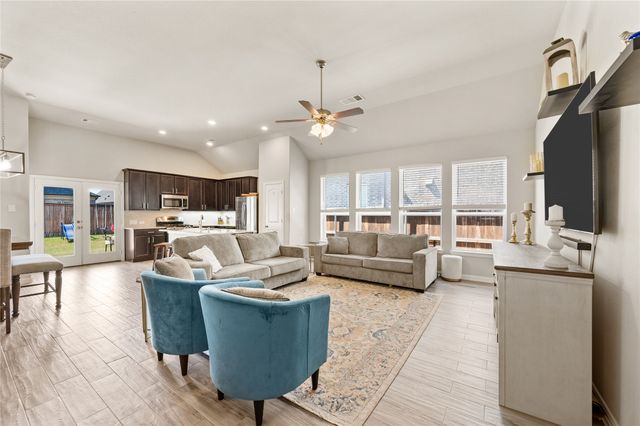 616 Chippewa Way, Aubrey, TX 76227