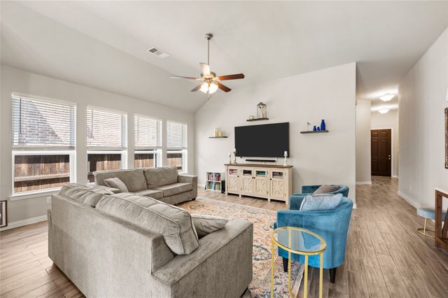 616 Chippewa Way, Aubrey, TX 76227