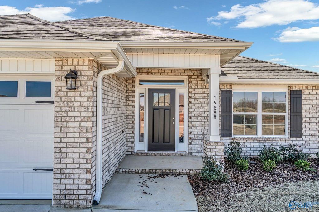 15414 Springbrook Trace, Athens, AL 35611