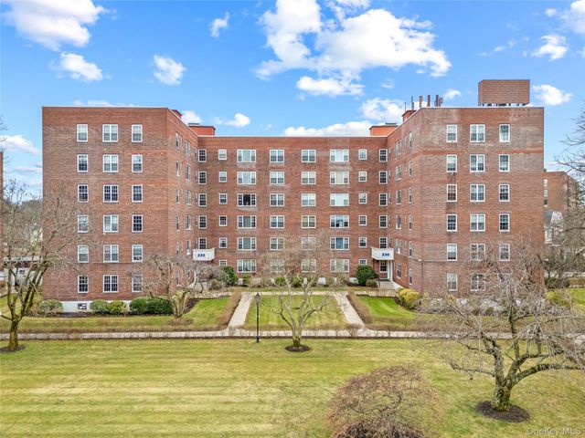 230 Pelham Road 4L, New Rochelle, NY 10805